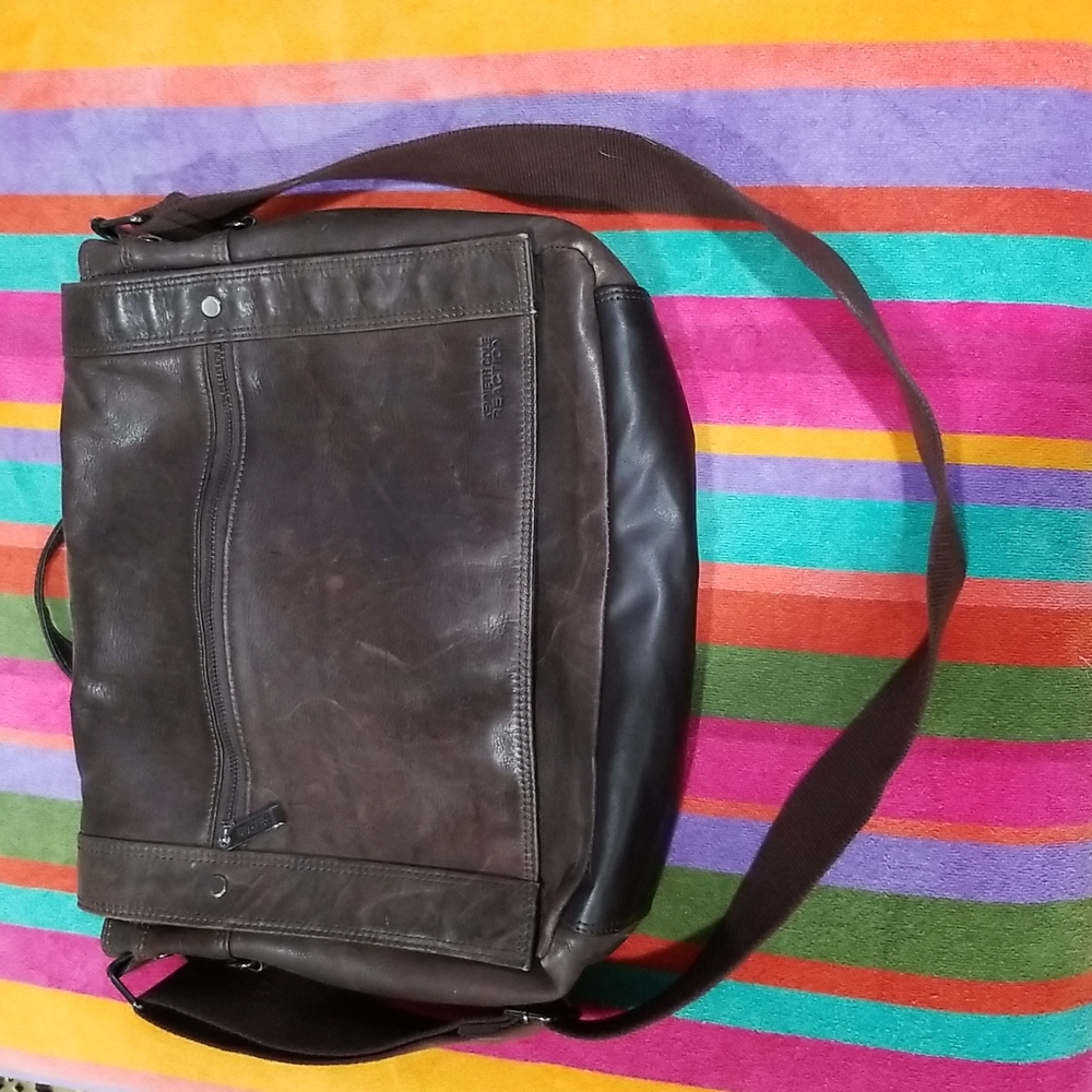 Kenneth Cole Dark Brown Leather Messenger Bag
